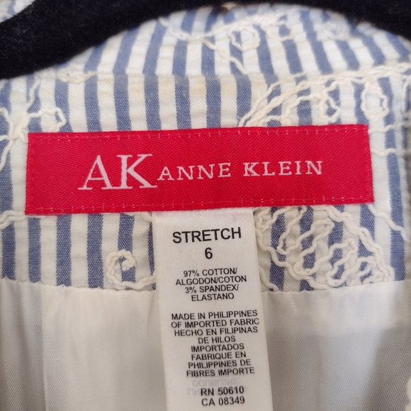 Embroidered Seersucker Jacket - Picture 3 of 11